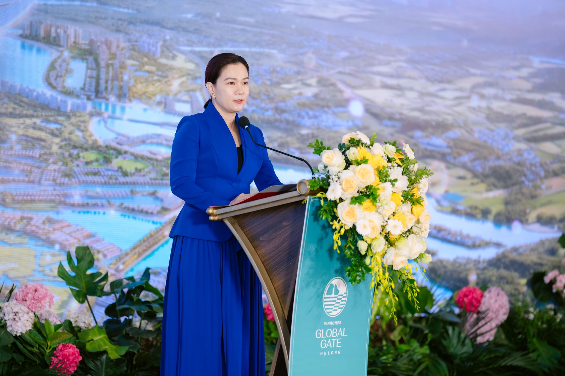 B&agrave; Nguyễn Thu Hằng, Tổng Gi&aacute;m đốc C&ocirc;ng ty CP Vinhomes ph&aacute;t biểu tại sự kiện ra mắt dự &aacute;n