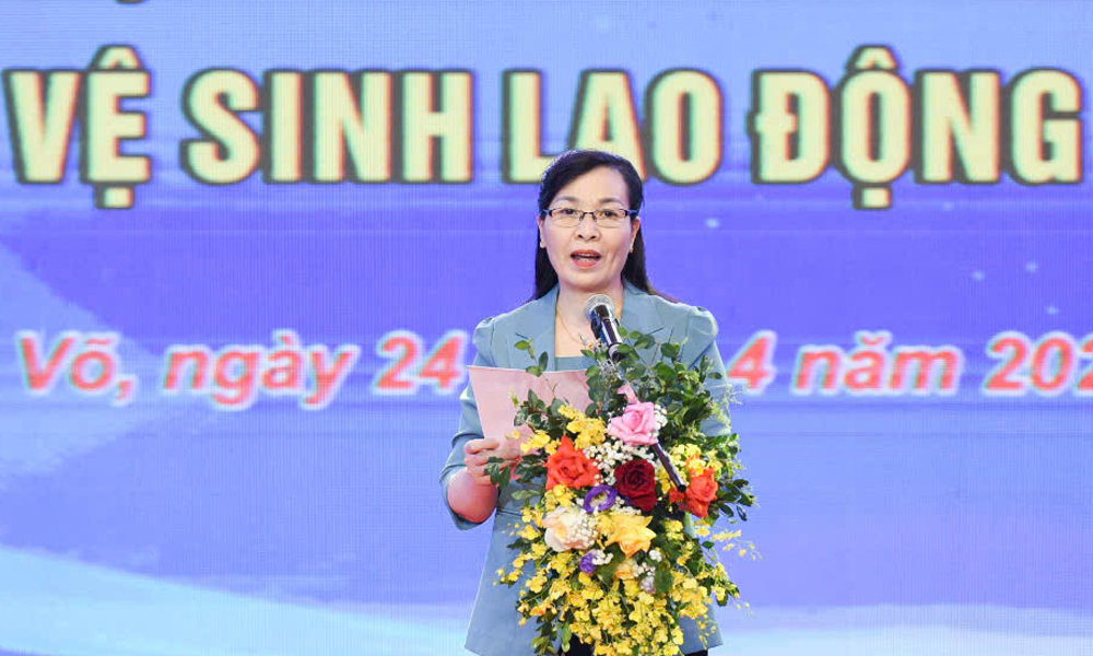 Đồng ch&iacute; Nguyễn Thị H&agrave;, Ủy vi&ecirc;n Ban Thường vụ Tỉnh ủy, Chủ tịch Ủy ban MTTQ tỉnh ph&aacute;t biểu chỉ đạo tại lễ ph&aacute;t động.