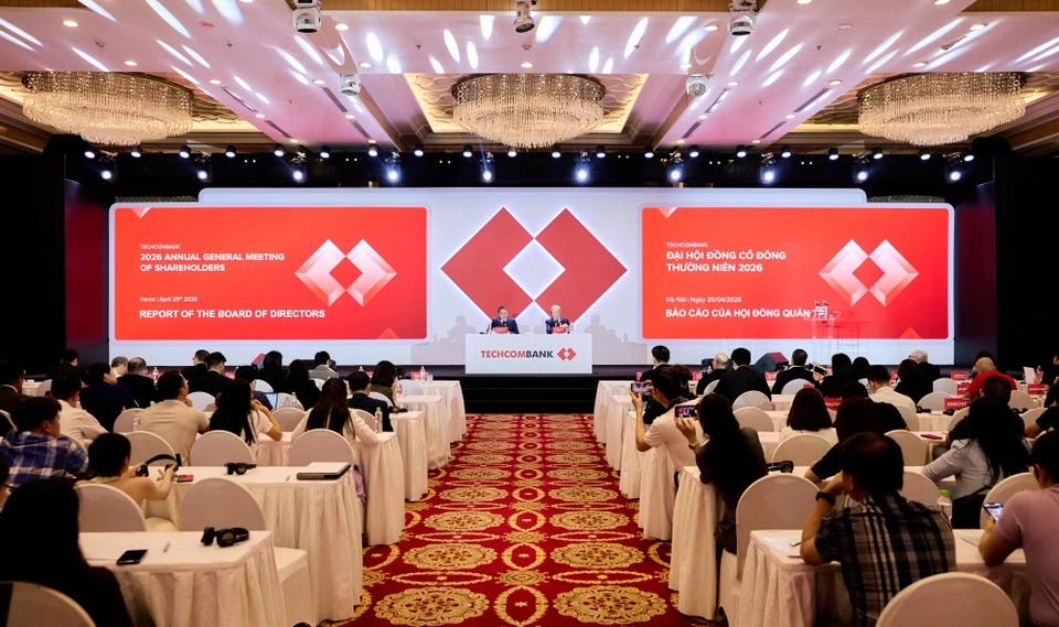 Chủ tịch Hồ H&ugrave;ng Anh v&agrave; Tổng gi&aacute;m đốc Jens Lottner tại Đại hội đồng cổ đ&ocirc;ng thường ni&ecirc;n năm 2026 của Techcombank diễn ra ng&agrave;y 25/4. Ảnh: TCB.