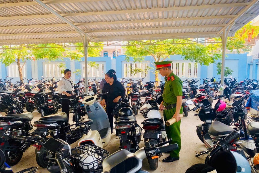 Công an Lâm Đồng tăng cường xử lý tình trạng học sinh “độ chế” xe đạp điện