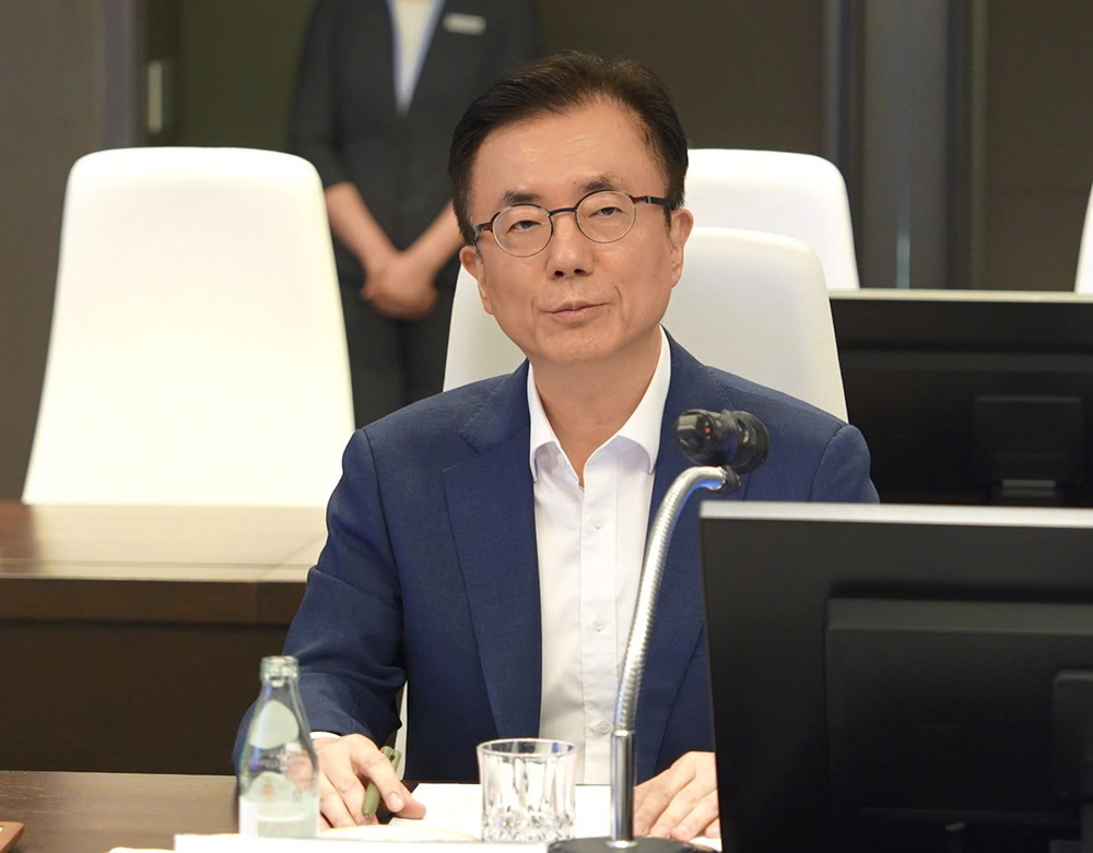 &Ocirc;ng Park Soon Cheol, Ph&oacute; Chủ tịch Tập đo&agrave;n, Tổng Gi&aacute;m đốc T&agrave;i ch&iacute;nh Samsung Electronics ph&aacute;t biểu tại buổi l&agrave;m việc.