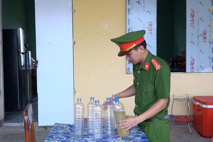 Quảng Trị: Phát hiện loại nước lạ gây kích thích thần kinh ở giới trẻ vùng biên