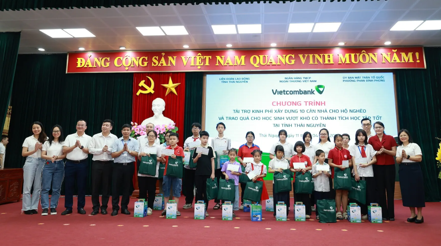Vietcombank chung tay hỗ trợ các gia đình khó khăn, học sinh vượt khó tại Thái Nguyên
