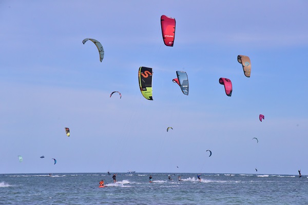 V&ugrave;ng biển Mỹ H&ograve;a, nơi l&yacute; tưởng cho m&ocirc;n lướt v&aacute;n diều, nằm trong quy hoạch chung Khu du lịch quốc gia Ninh Chữ
