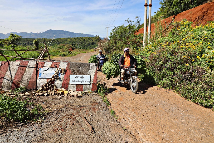 Từ cuối năm 2020, tuyến đường tr&aacute;nh ph&iacute;a Nam Bảo Lộc tạm dừng thi c&ocirc;ng cho tới nay