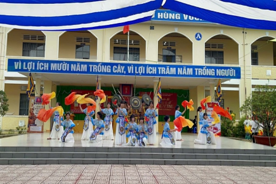 Tiết mục văn nghệ như &ldquo;M&uacute;a truyền thống thời đại H&ugrave;ng Vương&rdquo;