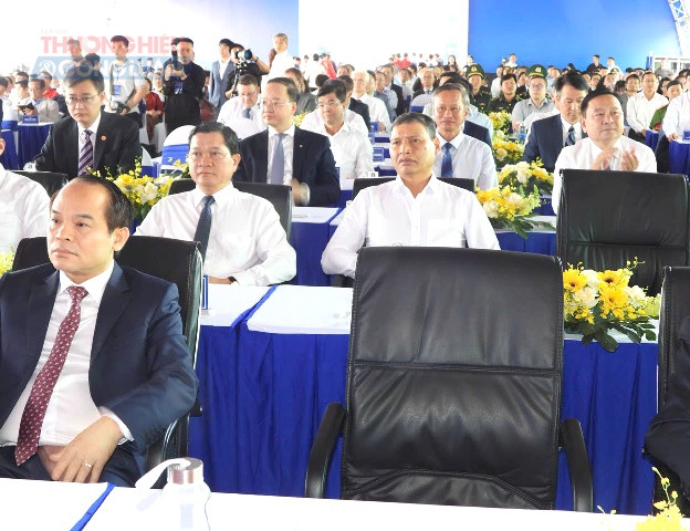 L&atilde;nh đạo TP. Đ&agrave; Nẵng tại buổi lễ khởi c&ocirc;ng.