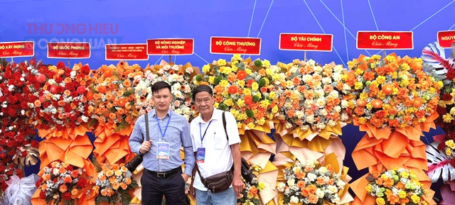 Ph&oacute;ng vi&ecirc;n Thương hiệu & C&ocirc;ng luận t&aacute;c nghiệp tại lễ khởi c&ocirc;ng si&ecirc;u cảng container Li&ecirc;n Chiểu.