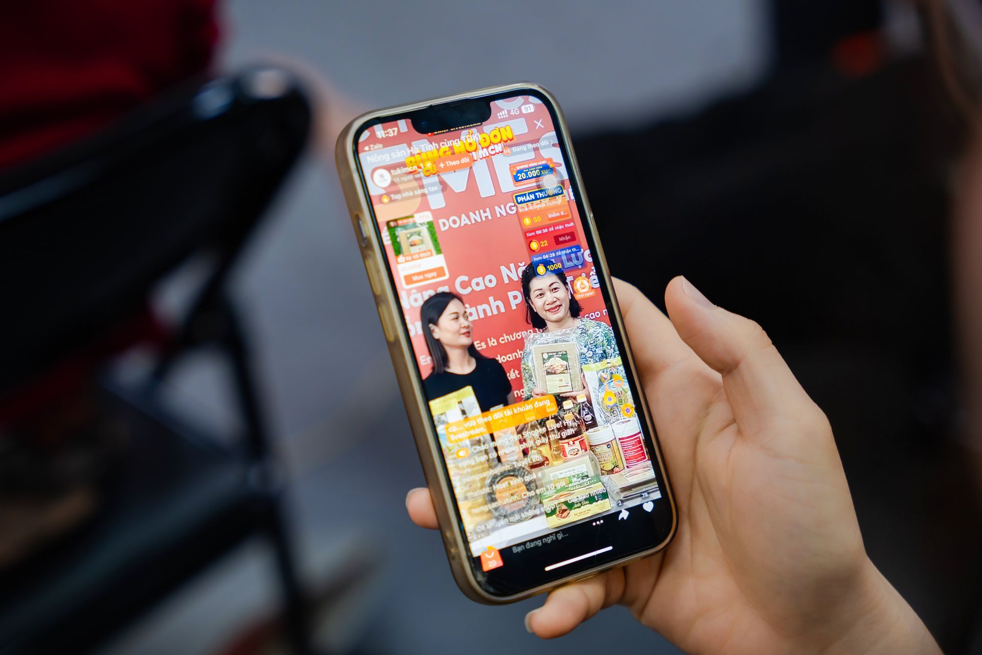 C&aacute;c nh&agrave; b&aacute;n h&agrave;ng địa phương đ&atilde; thay đổi suy nghĩ, chủ động ứng dụng ngay kiến thức, kỹ năng được đ&agrave;o tạo v&agrave;o vận h&agrave;nh thực tế.