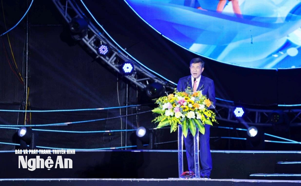 Đồng ch&iacute; Th&aacute;i Văn Th&agrave;nh - Ủy vi&ecirc;n Ban Chấp h&agrave;nh Đảng bộ tỉnh, Ph&oacute; Chủ tịch UBND tỉnh ph&aacute;t biểu khai mạc Festival Du lịch Cửa L&ograve; năm 2026.