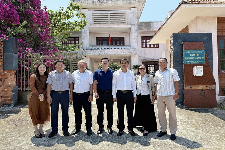 Trường THPT Nguyễn Du - Bảo Lộc thăm, làm việc tại Trung tâm GDNN – GDTX Phú Quý