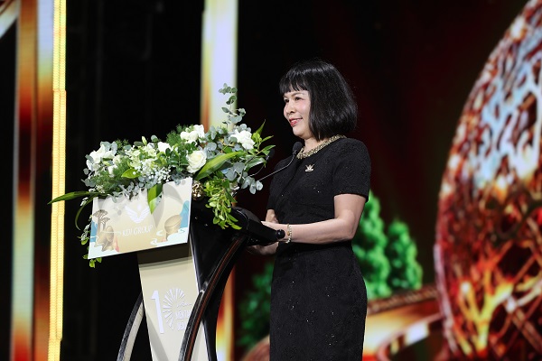 Tổng Gi&aacute;m đốc L&ecirc; Thị Tr&uacute;c Quỳnh chia sẻ định hướng ph&aacute;t triển của KDI Group tại sự kiện.