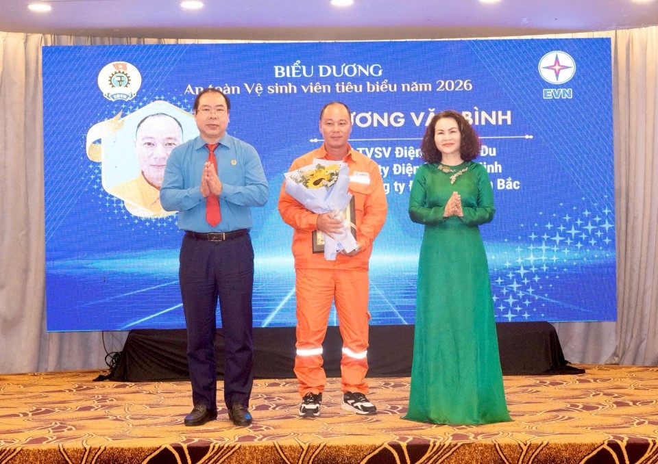 Anh Dương Văn B&igrave;nh nhận danh hiệu &ldquo;An to&agrave;n vệ sinh vi&ecirc;n giỏi ti&ecirc;u biểu&rdquo; năm 2026