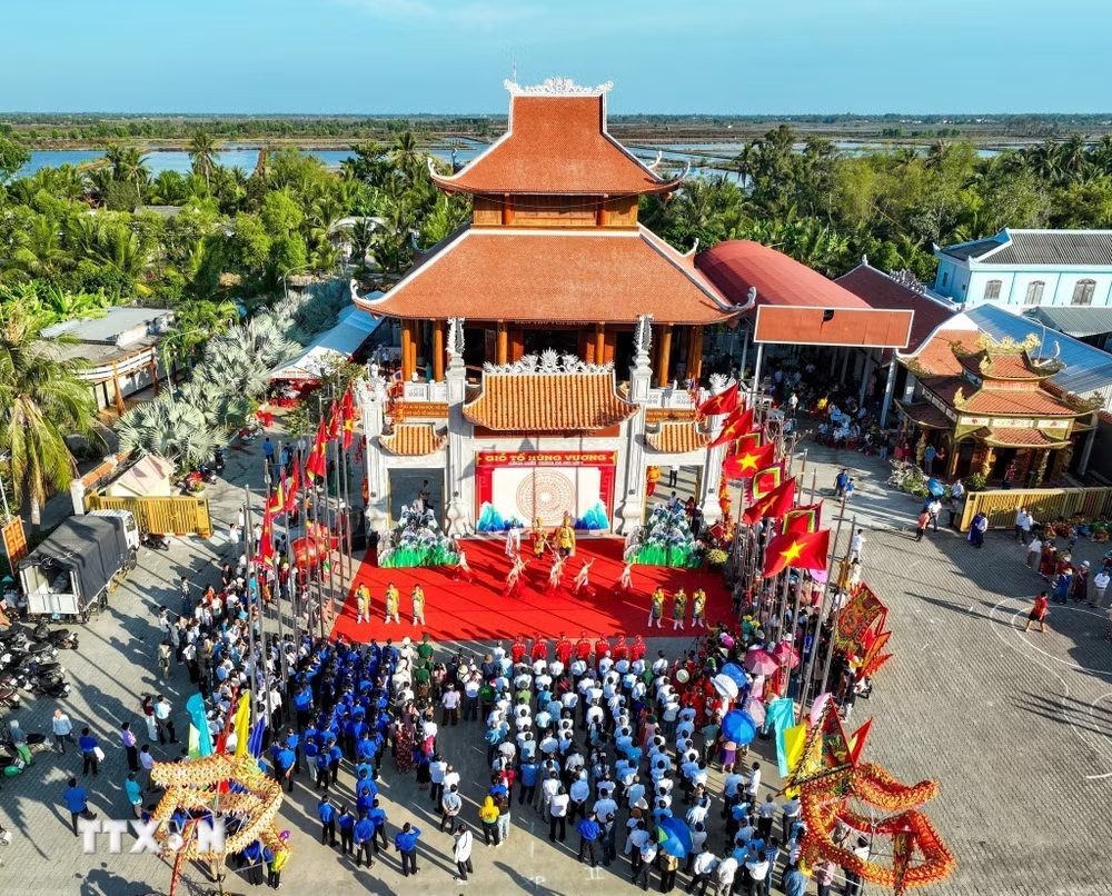 Lễ Giỗ tổ H&ugrave;ng Vương tại Đền thờ Vua H&ugrave;ng mang đậm n&eacute;t văn h&oacute;a đặc trưng của người d&acirc;n v&ugrave;ng đất cực Nam. (Ảnh: Huỳnh Anh/TTXVN)