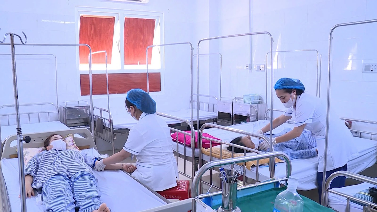 bệnh nh&acirc;n được phẫu thuật điều trị ung thư v&uacute; kết hợp tạo h&igrave;nh, t&aacute;i tạo tuyến v&uacute; bằng vạt cơ lưng tại Bệnh viện Ung bướu tỉnh Thanh H&oacute;a.