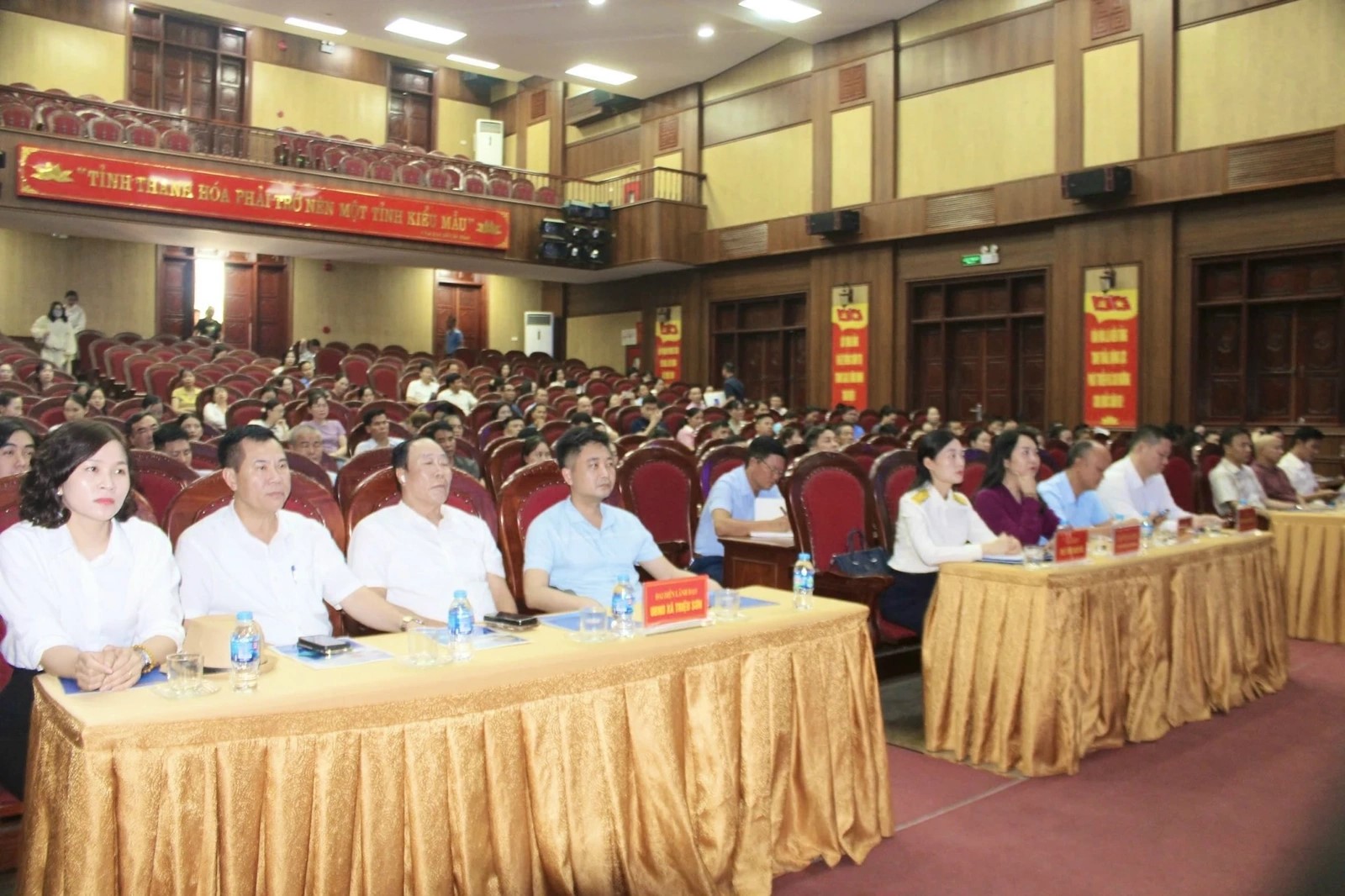 C&aacute;c đại biểu, đại diện doanh nghiệp tham dự chương tr&igrave;nh