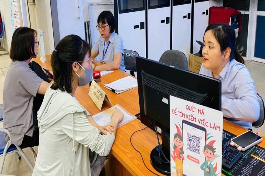 Sở Nội vụ sẽ bố tr&iacute; nh&acirc;n sự c&oacute; chuy&ecirc;n m&ocirc;n c&ocirc;ng nghệ th&ocirc;ng tin để vận h&agrave;nh S&agrave;n giao dịch việc l&agrave;m tại địa phương. Ảnh tư liệu