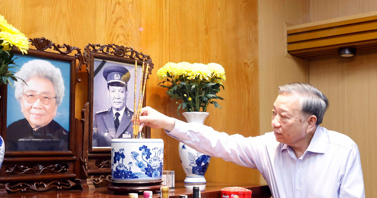 Tổng Bí thư, Chủ tịch nước Tô Lâm thắp hương tưởng niệm các đồng chí nguyên lãnh đạo Đảng, Nhà nước