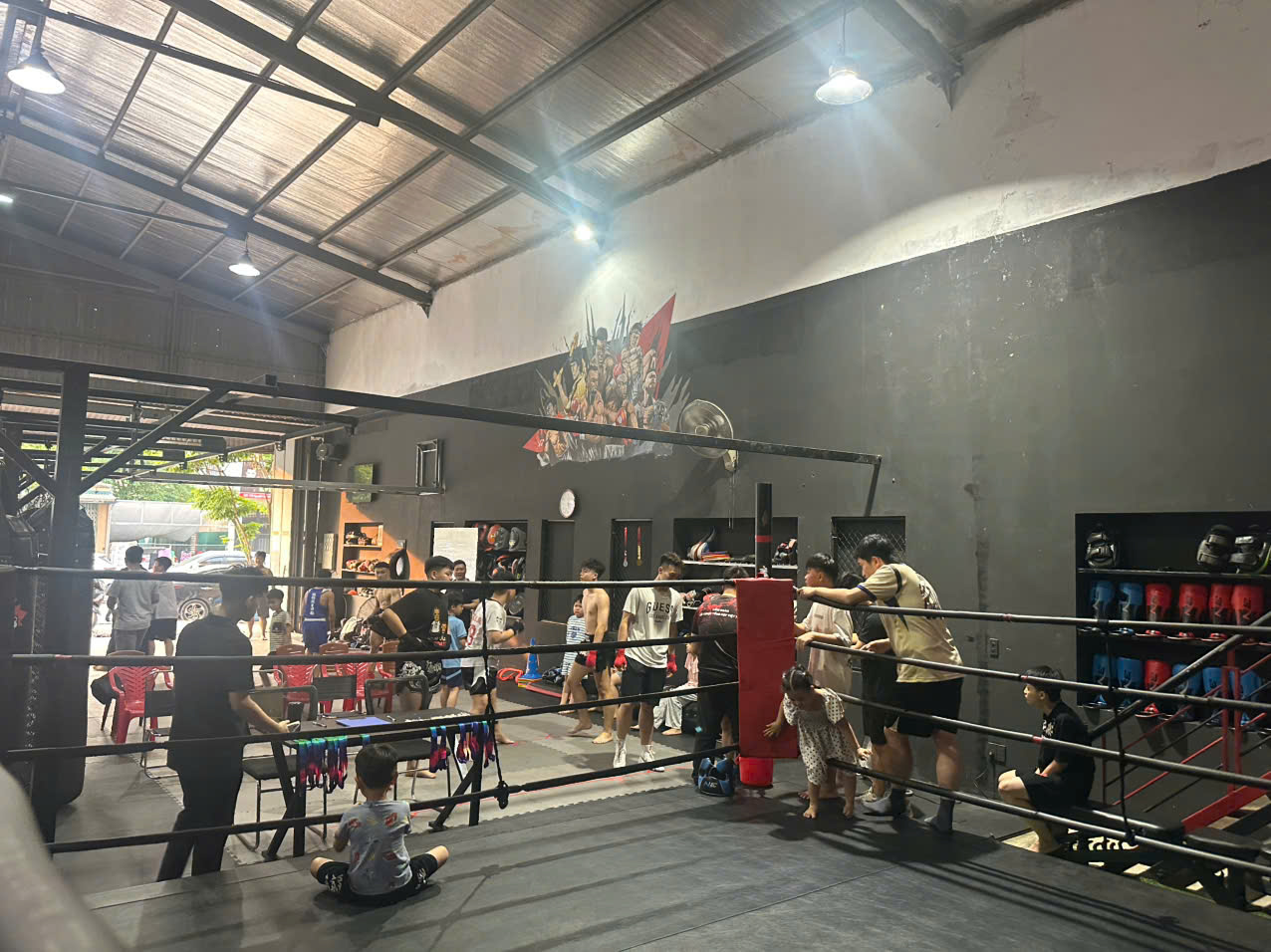 Ph&ograve;ng tập lu&ocirc;n thu h&uacute;t rất đ&ocirc;ng người với mọi lứa tuổi