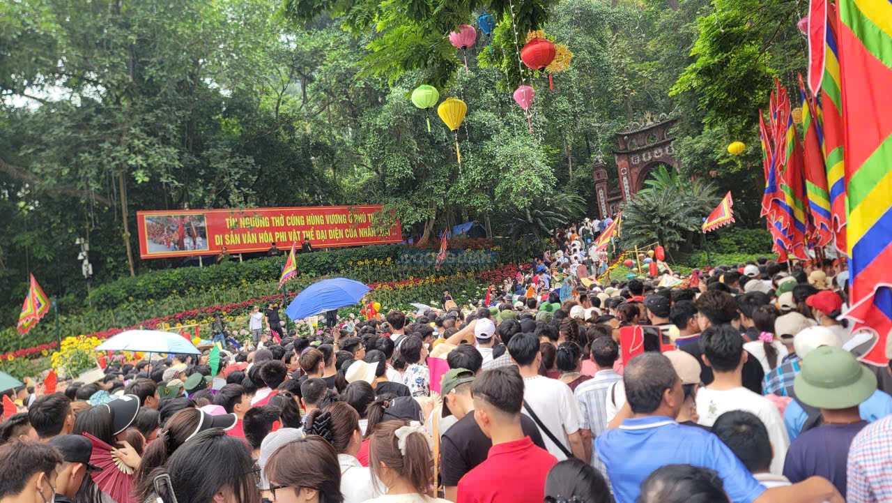 6,5 triệu lượt người h&agrave;nh hương về Ph&uacute; Thọ trong m&ugrave;a lễ hội