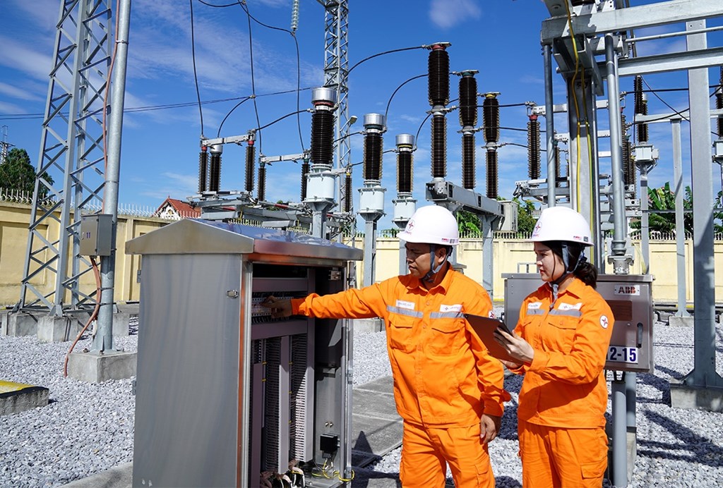 Tiếp tục tăng cường quản l&yacute; vận h&agrave;nh lưới điện, t&iacute;nh to&aacute;n phương thức vận h&agrave;nh tối ưu để đảm bảo cung ứng điện an to&agrave;n, ổn định