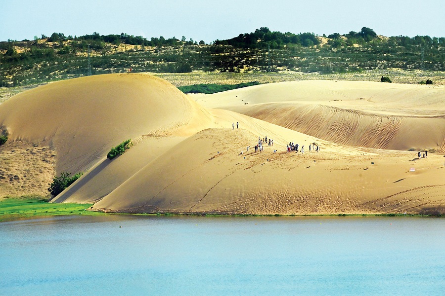 Đồi c&aacute;t trắng Mũi N&eacute; được tạo ra bởi t&aacute;c động của gi&oacute; qua h&agrave;ng ng&agrave;n năm. Ảnh tư liệu