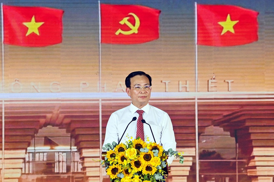 Đồng ch&iacute; Hồ Văn Mười, Ủy vi&ecirc;n Ban Chấp h&agrave;nh Trung ương Đảng, Ph&oacute; B&iacute; thư Tỉnh ủy, Chủ tịch UBND tỉnh ph&aacute;t biểu tại buổi lễ