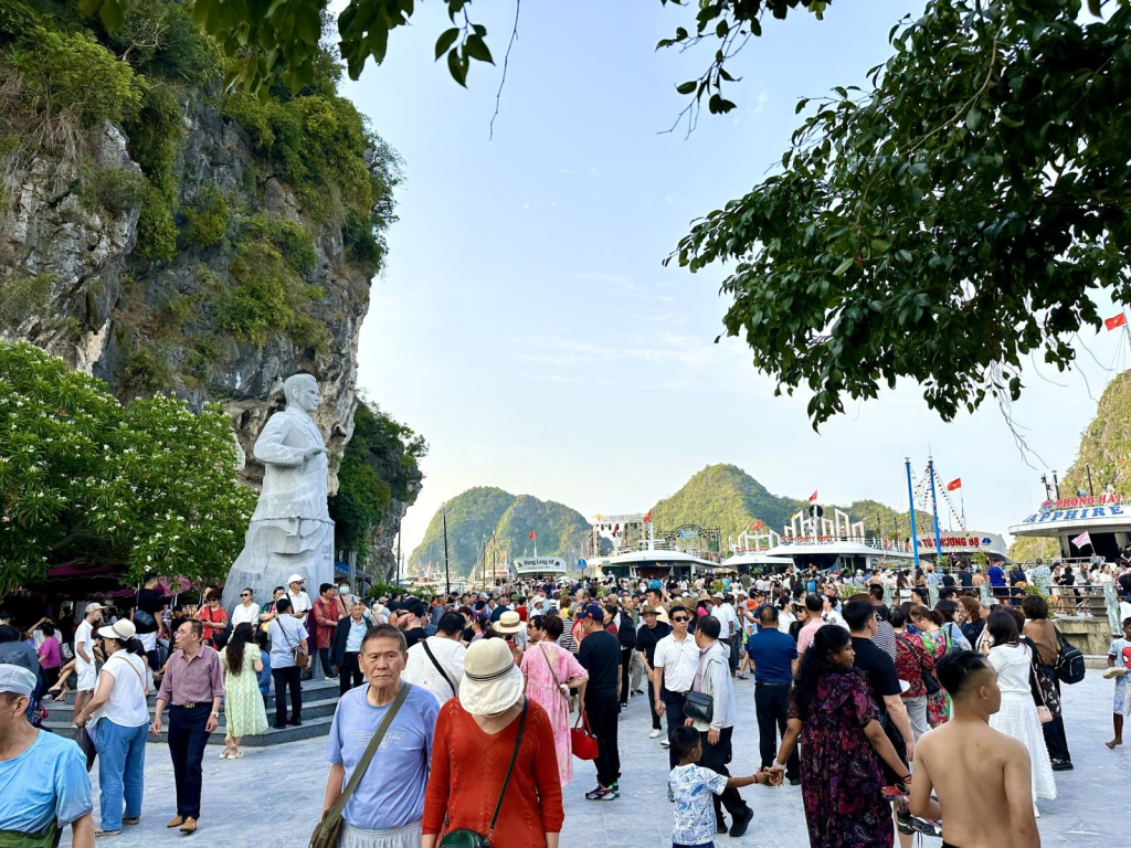 Trên 434.000 lượt du khách đến Quảng Ninh trong dịp nghỉ Lễ Giỗ Tổ Hùng Vương