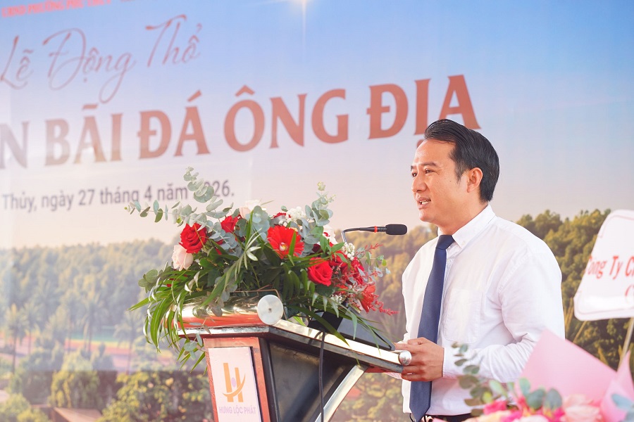 &Ocirc;ng Nguyễn Văn Nghị, Chủ tịch UBND phường Ph&uacute; Thủy ph&aacute;t biểu tại buổi lễ