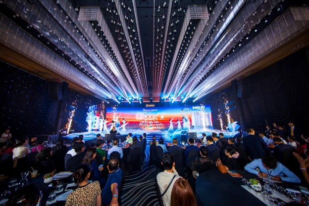 Phần mở m&agrave;n ho&agrave;nh tr&aacute;ng khai mở &ldquo;hải tr&igrave;nh&rdquo; kh&aacute;m ph&aacute; Beacon Tower. Ảnh: &Aacute;nh Dương