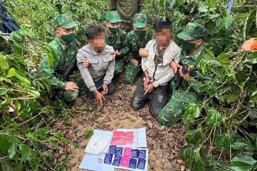 Quảng Trị: Bắt 2 đối tượng vận chuyển 2.000 viên ma túy ở khu vực biên giới