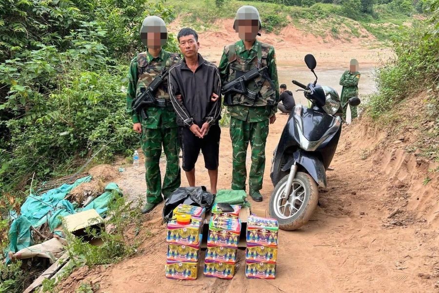 Quảng Trị: Bắt giữ đối tượng vận chuyển trái phép pháo hoa nổ ở khu vực biên giới