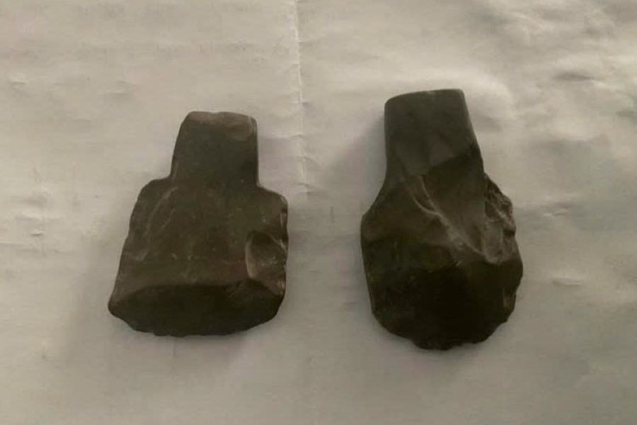 Quảng Trị: Phát hiện 5 rìu đá hàng nghìn năm tuổi trong hang Én