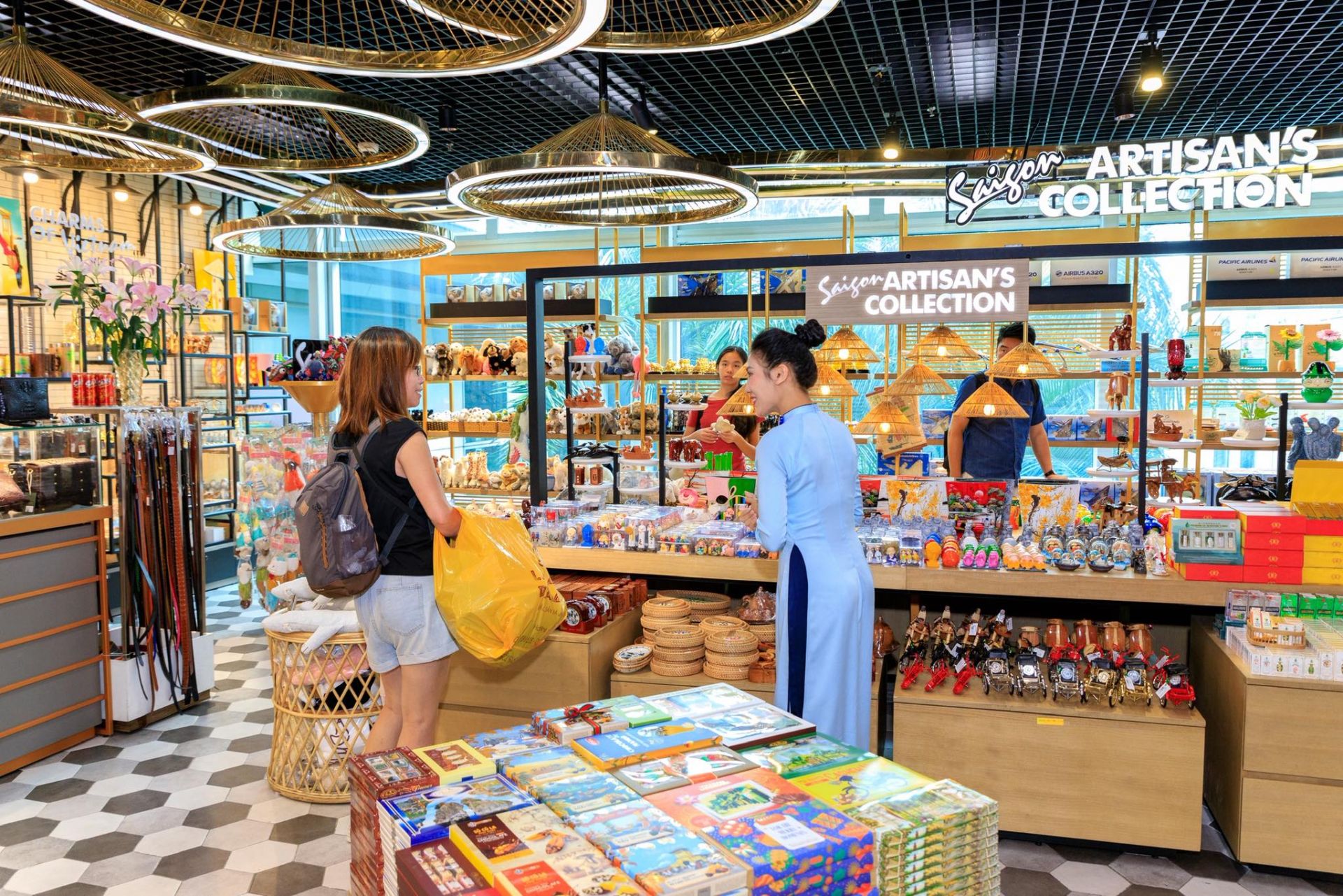 SASCO Shop mang đến kh&ocirc;ng gian mua sắm cao cấp, đa dạng danh mục sản phẩm, kết nối với những gi&aacute; trị văn h&oacute;a v&agrave; tinh thần Việt Nam