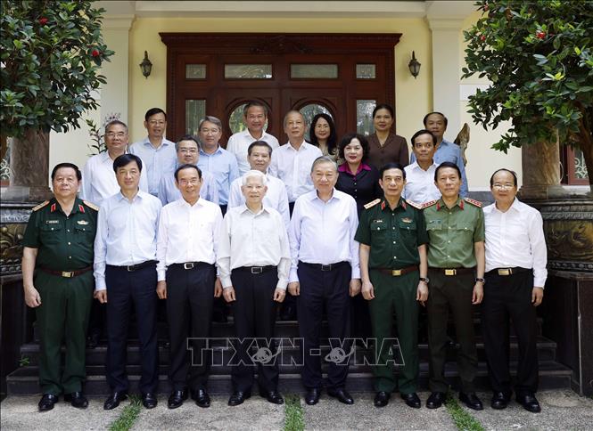 Tổng Bí thư, Chủ tịch nước thăm các đồng chí nguyên lãnh đạo Đảng, Nhà nước