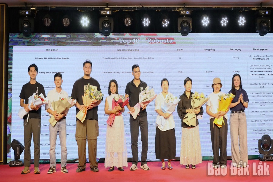 op 10 mẫu c&agrave; ph&ecirc; Robusta đạt ti&ecirc;u chuẩn đặc sản được vinh danh tại buổi lễ.