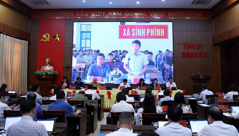 Cử tri x&atilde; S&iacute;nh Ph&igrave;nh ph&aacute;t biểu - Ảnh: VGP/Đức Tu&acirc;n