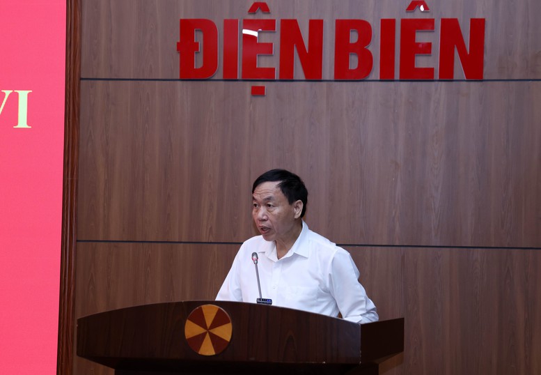 Chủ tịch UBND tỉnh Điện Bi&ecirc;n, &ocirc;ng L&ecirc; Văn Lương trả lời &yacute; kiến cử tri thuộc thẩm quyền của tỉnh - Ảnh: VGP/Đức Tu&acirc;n