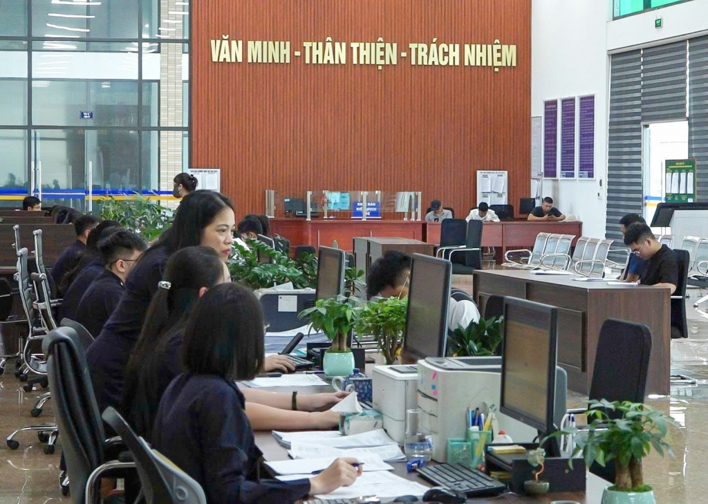 Hoạt động nghiệp vụ của c&ocirc;ng chức Chi cục Hải quan khu vực VII. Ảnh: KT