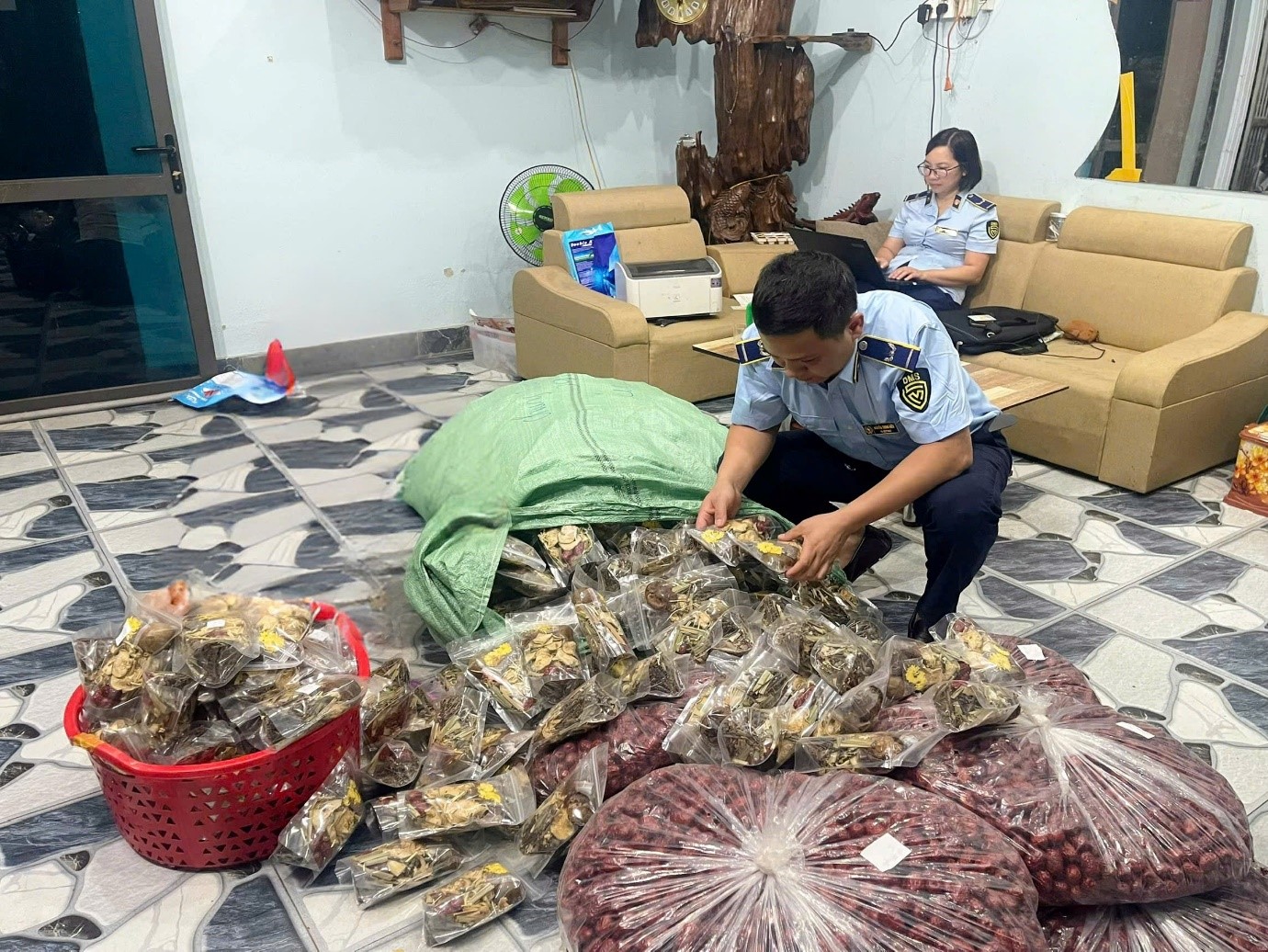 Nhiều sản phẩm kh&ocirc;ng r&otilde; nguồn gốc xuất xứ