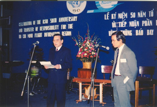 Ph&oacute; Thủ tướng Phan Văn Khải tại lễ kỷ niệm 50 năm Tổ chức H&agrave;ng kh&ocirc;ng d&acirc;n dụng quốc tế v&agrave; tiếp nhận phần ph&iacute;a Nam v&ugrave;ng th&ocirc;ng b&aacute;o bay Hồ Ch&iacute; Minh, th&aacute;ng 12/1994