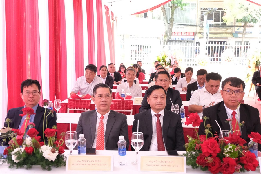 C&aacute;c đại biểu tham dự buổi lễ