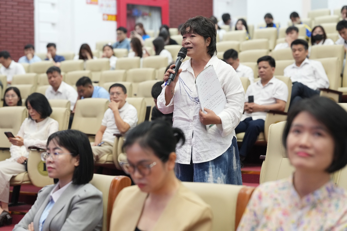 Đại di&ecirc;̣n doanh nghi&ecirc;̣p đ&ecirc;̀ xu&acirc;́t, ki&ecirc;́n nghị cơ quan nhà nước h&ocirc;̃ trợ ứng dụng thương mại điện tử