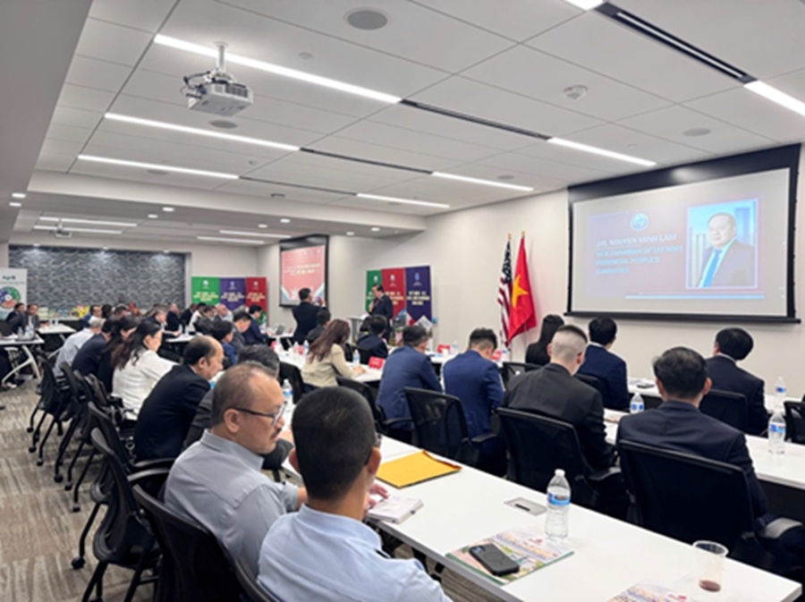 Uỷ vi&ecirc;n Ban Thường vụ Tỉnh uỷ, Ph&oacute; Chủ tịch UBND tỉnh T&acirc;y Ninh Nguyễn Minh L&acirc;m ph&aacute;t biểu tại toạ đ&agrave;m