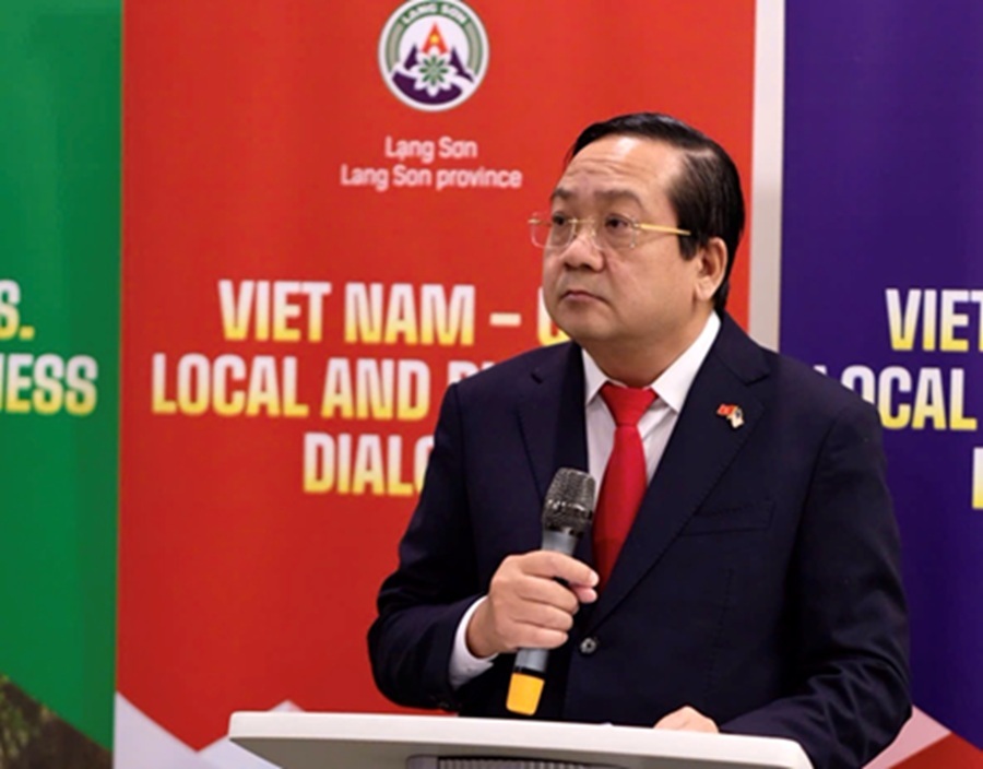 Ủy vi&ecirc;n Ban Thường vụ Tỉnh ủy, Ph&oacute; Chủ tịch UBND tỉnh T&acirc;y Ninh Nguyễn Minh L&acirc;m thảo luận, trao đổi trực tiếp với doanh nghiệp Hoa Kỳ