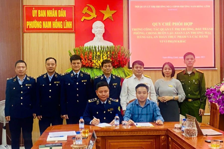 Đội QLTT số 2 thực hiện k&yacute; kết Quy chế phối hợp với ch&iacute;nh quyền địa phương, g&oacute;p phần n&acirc;ng cao hiệu quả ph&ograve;ng, chống bu&ocirc;n lậu, gian lận thương mại v&agrave; h&agrave;ng giả