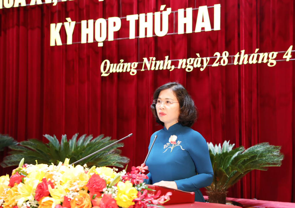 B&agrave; Trịnh Thị Minh Thanh, Ph&oacute; B&iacute; thư Thường trực Tỉnh ủy, Chủ tịch HĐND tỉnh Quảng Ninh, ph&aacute;t biểu khai mạc kỳ họp