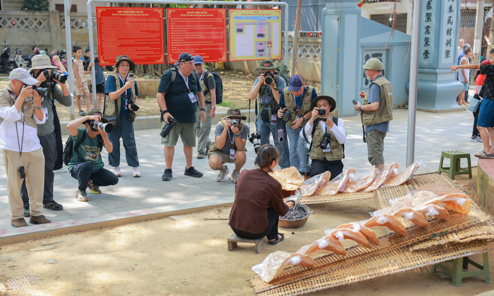 Bắc Ninh: Gần 200 nhiếp ảnh gia quốc tế tác nghiệp tại làng cổ Thổ Hà