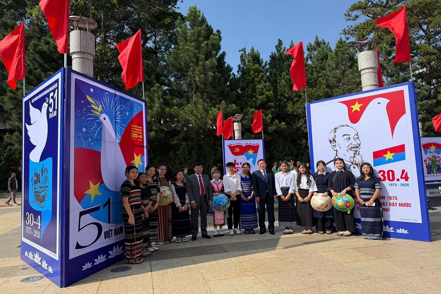 Đ&acirc;y kh&ocirc;ng chỉ l&agrave; hoạt động trưng b&agrave;y triển l&atilde;m, m&agrave; c&ograve;n l&agrave; kh&ocirc;ng gian của k&yacute; ức lịch sử, của niềm tự h&agrave;o d&acirc;n tộc v&agrave; của những th&ocirc;ng điệp s&acirc;u sắc về l&yacute; tưởng c&aacute;ch mạng.