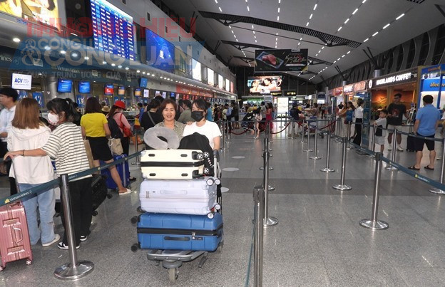 TP.Đ&agrave; Nẵng đ&oacute;n 1.460 chuyến bay nội địa v&agrave; quốc tế đến th&agrave;nh phố, tăng 147 chuyến. Tần suất trung b&igrave;nh ước đạt 162 chuyến/ng&agrave;y, tăng 16 chuyến/ng&agrave;y so với c&ugrave;ng kỳ năm ngo&aacute;i.